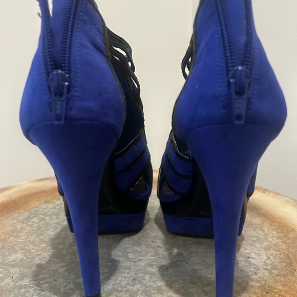 Sexy Stappy Ankle Indigo Suede Platform Heel. 5” heel. Size 9 - Picture 6 of 8